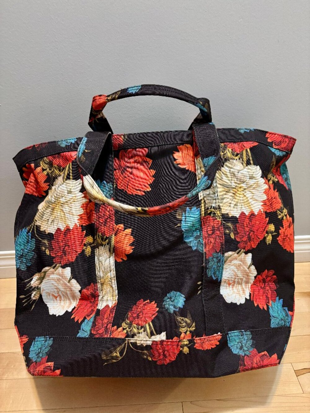 Herschel Extra Large Tote Bag Black with Floral Pattern - Picture 2 of 7